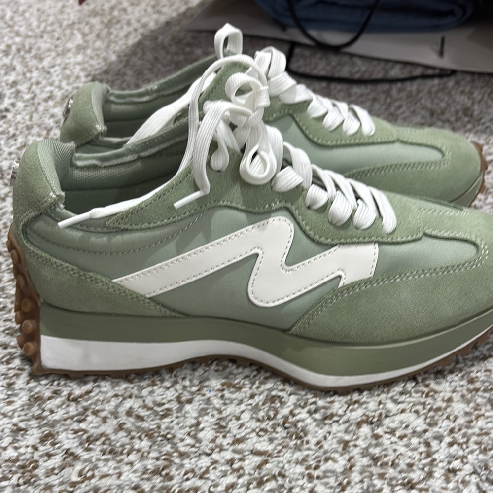 Women’s Steve Madden Campo sneakers 8.5